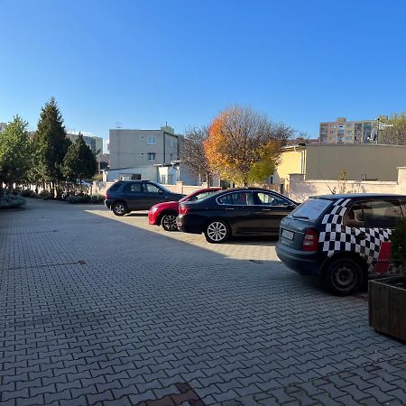 Hotel Marathon Senec Exterior foto