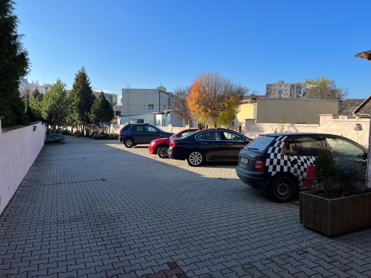 Hotel Marathon Senec Exterior foto